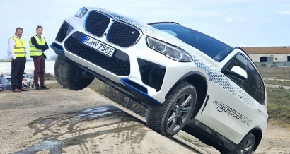 Découvrez les coulisses du centre secret où sont testées les BMW à Istres